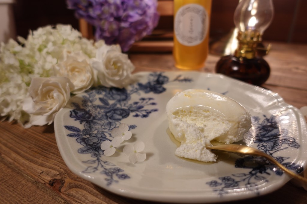 クレーム・ダンジュの簡単レシピ～はちみつがけ～|フロマージュブランとヨーグルトを使った体に優しいレシピ